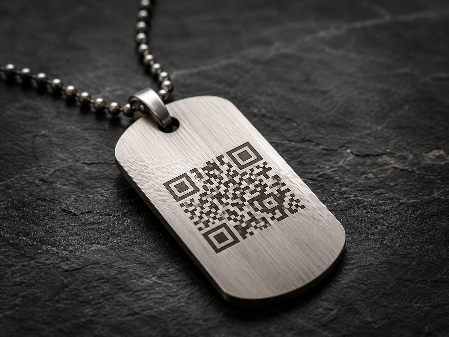 QR-код на металлическом жетоне